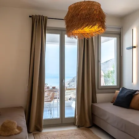 Ico Santorini * Pyrgos Kallistis