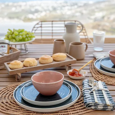 Ico Santorini * Pyrgos Kallistis