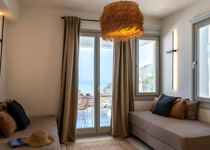 Ico Santorini * Pyrgos Kallistis