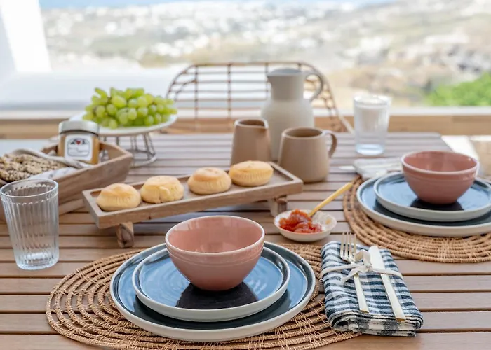 Ico Santorini * Pyrgos Kallistis